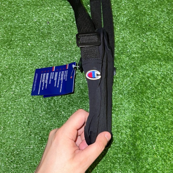Champion Men’s Small Messenger Bag🆕 - Picture 9 of 11